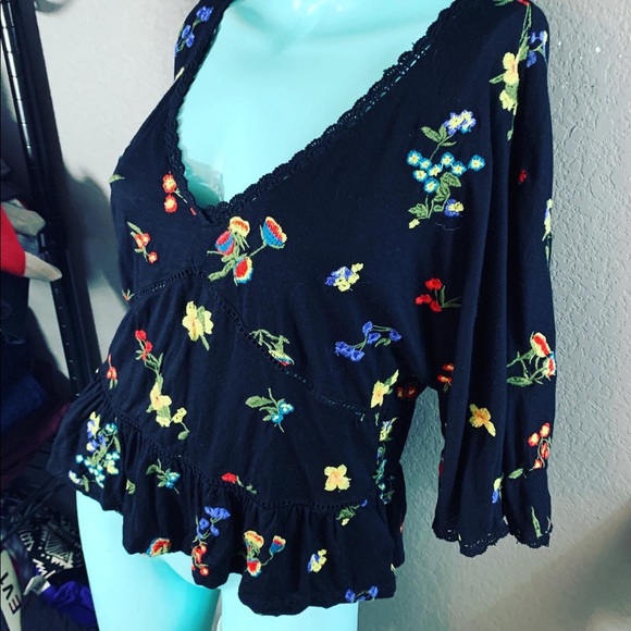 🖤 Anthropologie Black Boho Hippie Floral BELL SLEEVE Blouse top - Picture 2 of 8